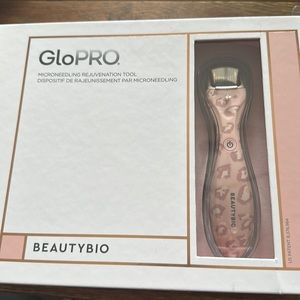 GloPro Microneedling Skin Rejuvenation Tool and replacement heads.